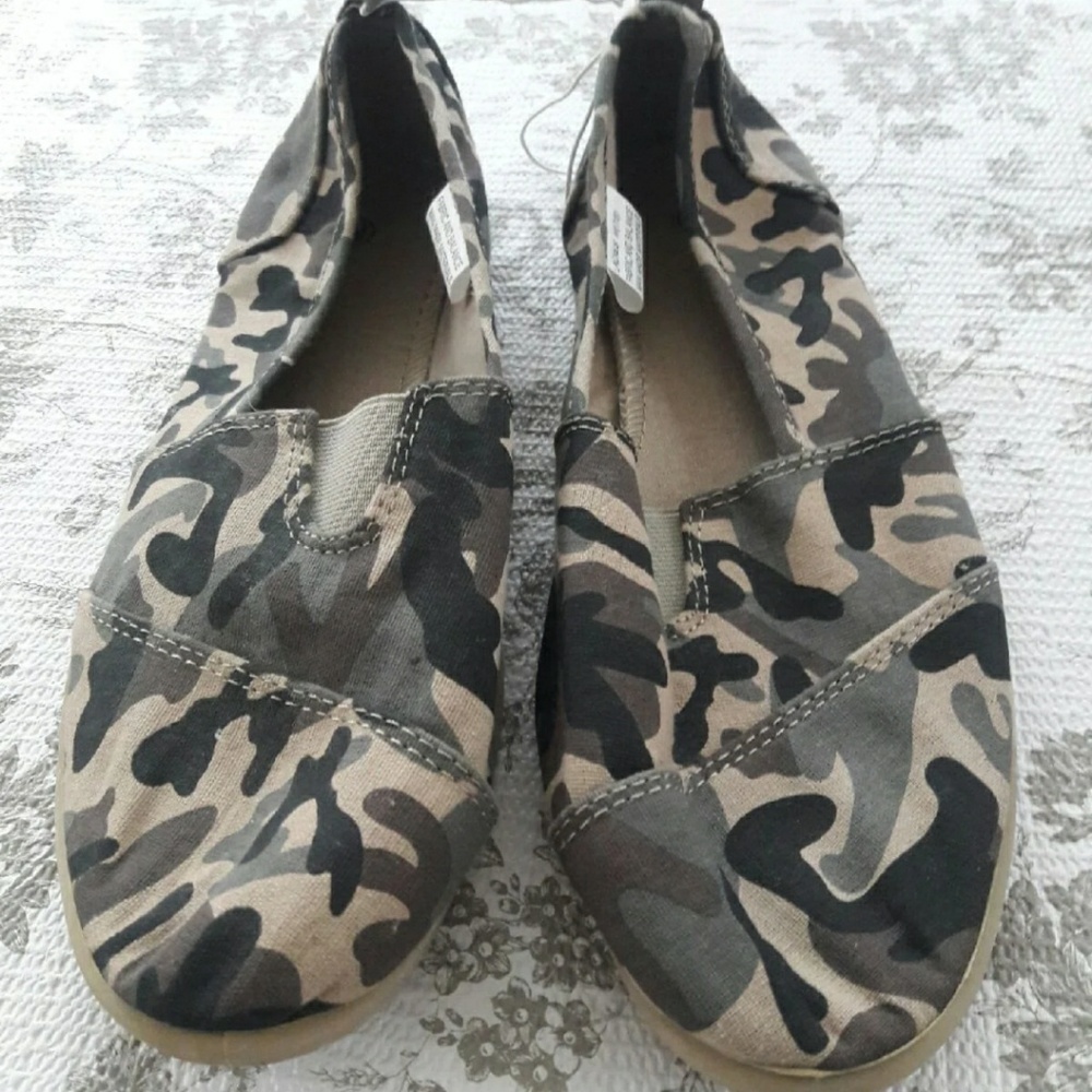 Camo slip ons